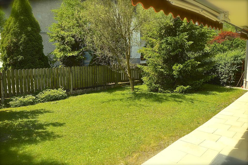 Yeti Lux - Family Garden Lodge Garmisch-Partenkirchen Room photo