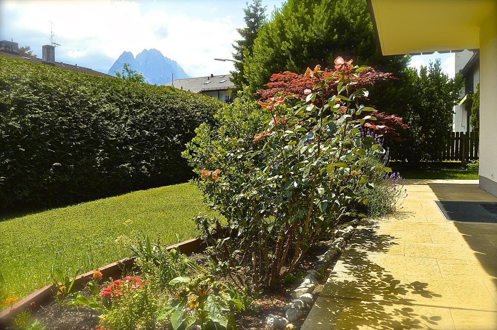 Yeti Lux - Family Garden Lodge Garmisch-Partenkirchen Room photo